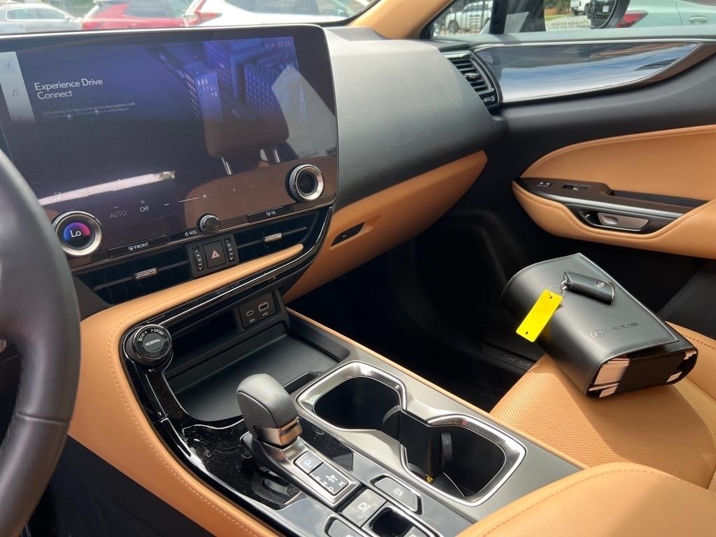 Lexus NX  2025