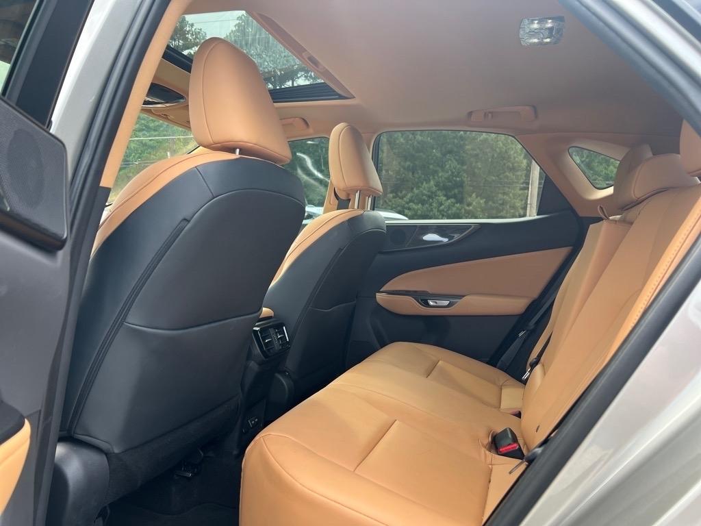 Lexus NX  2025