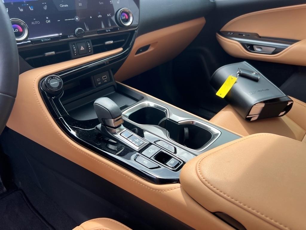 Lexus NX  2025