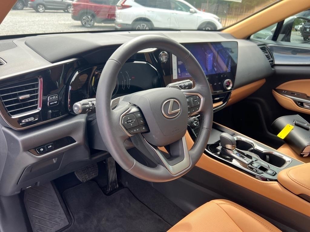 Lexus NX  2025
