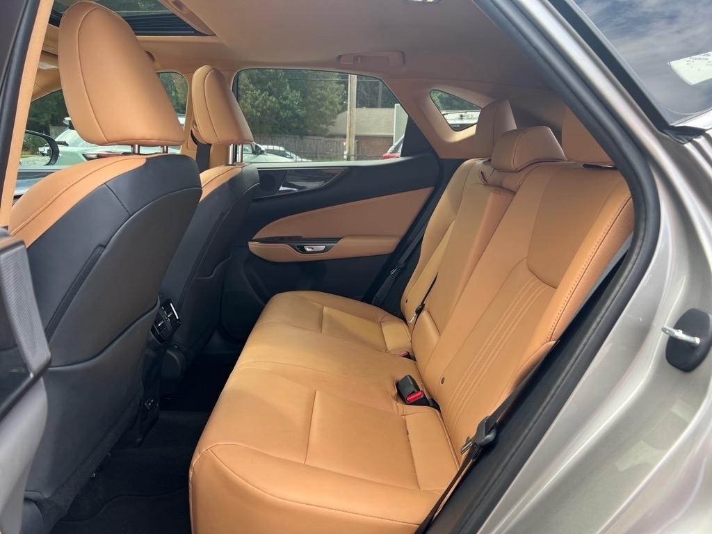 Lexus NX  2025