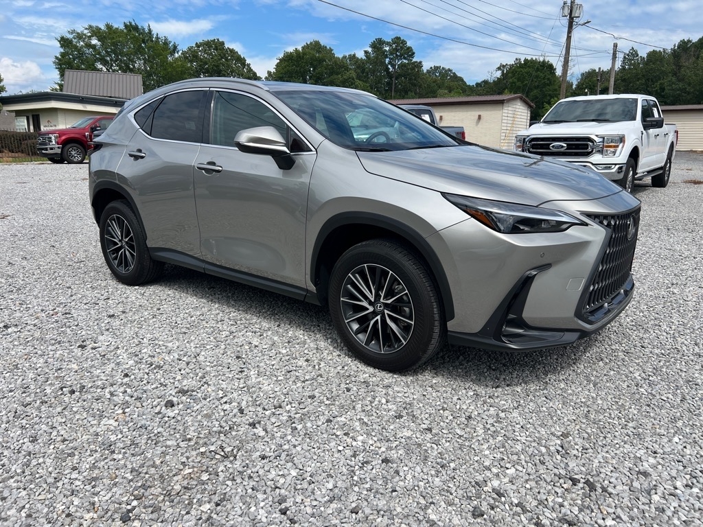 Lexus NX  2025