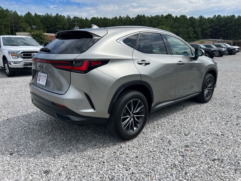 Lexus NX  2025