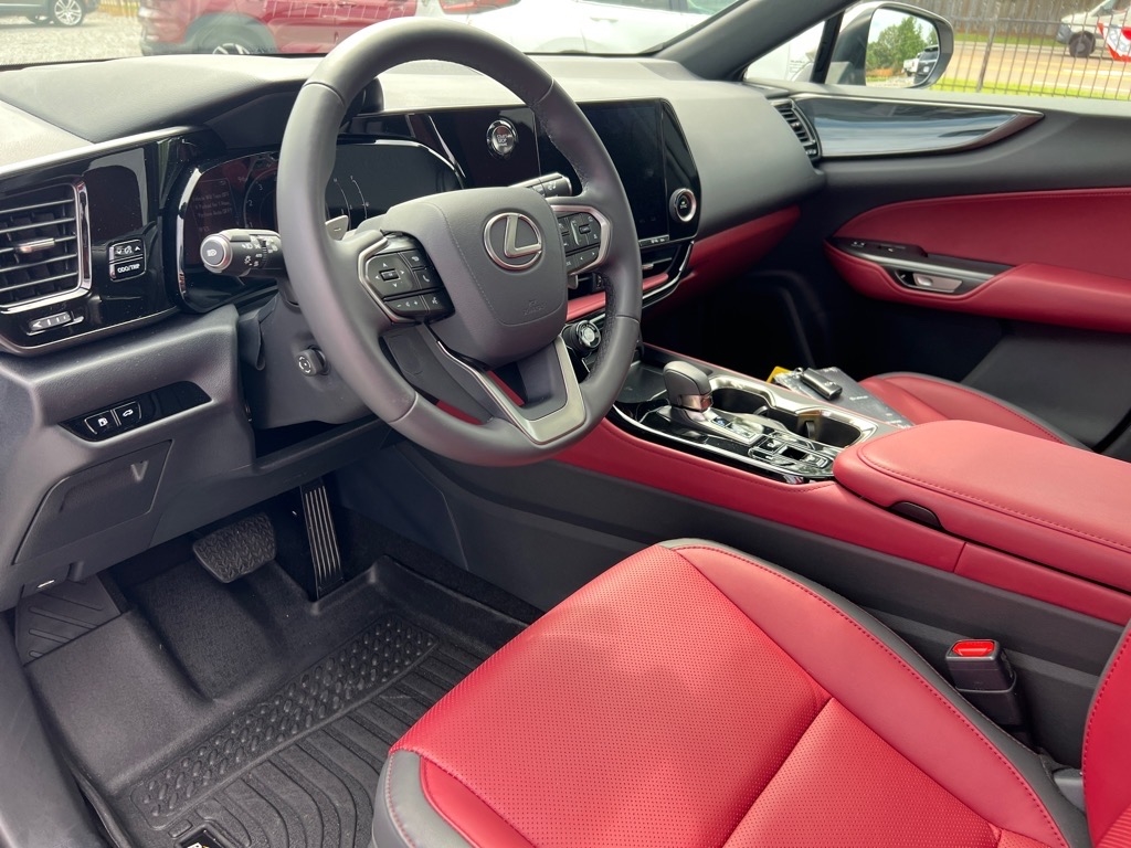 Lexus NX  2025