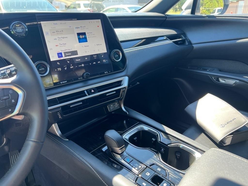 Lexus RX  2024