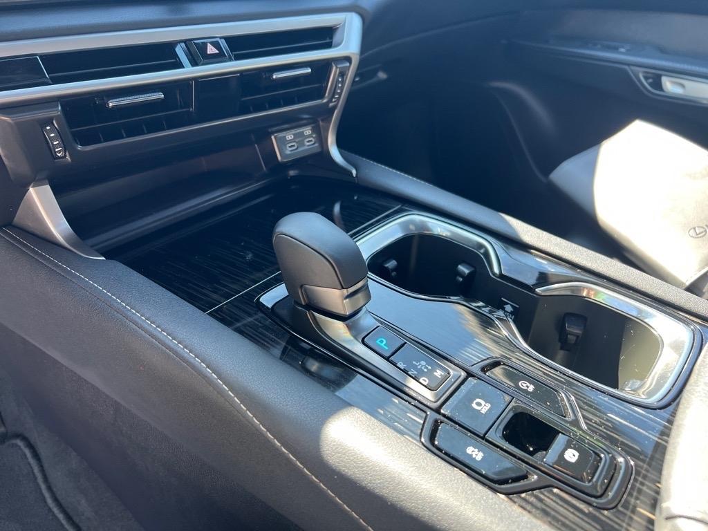 Lexus RX  2024