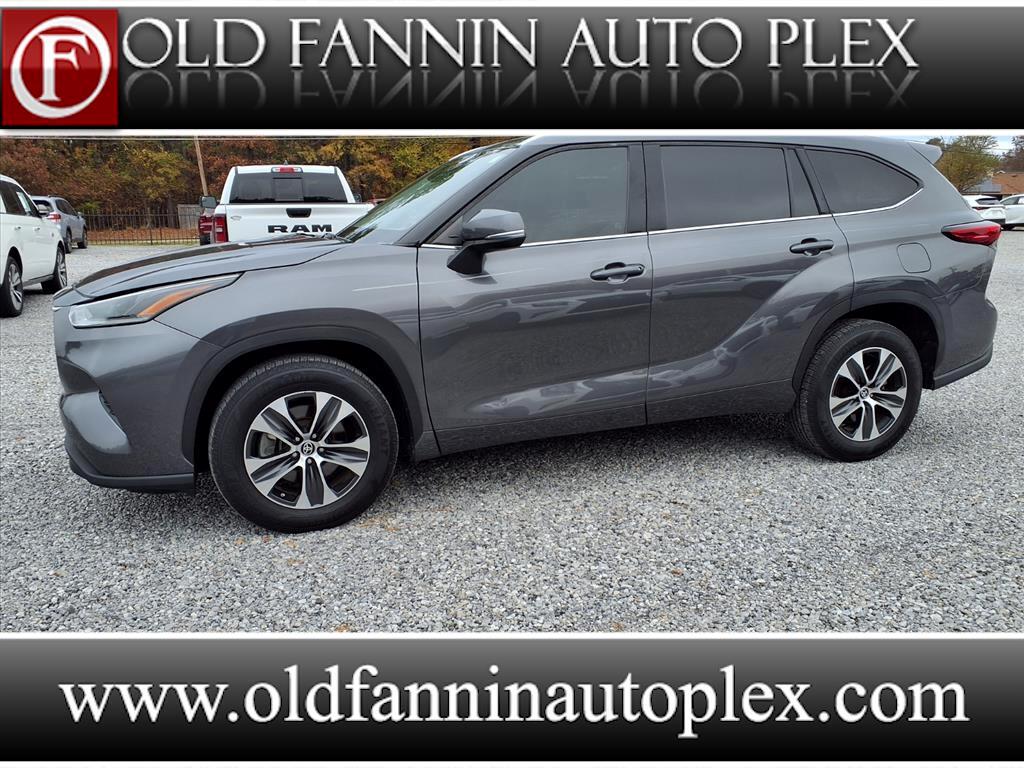 2021 Toyota Highlander XLE 4dr SUV