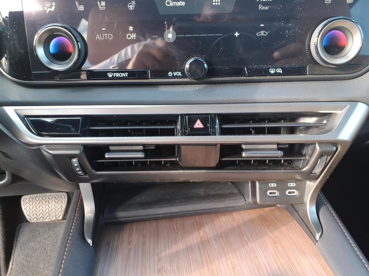 Lexus RX  2024