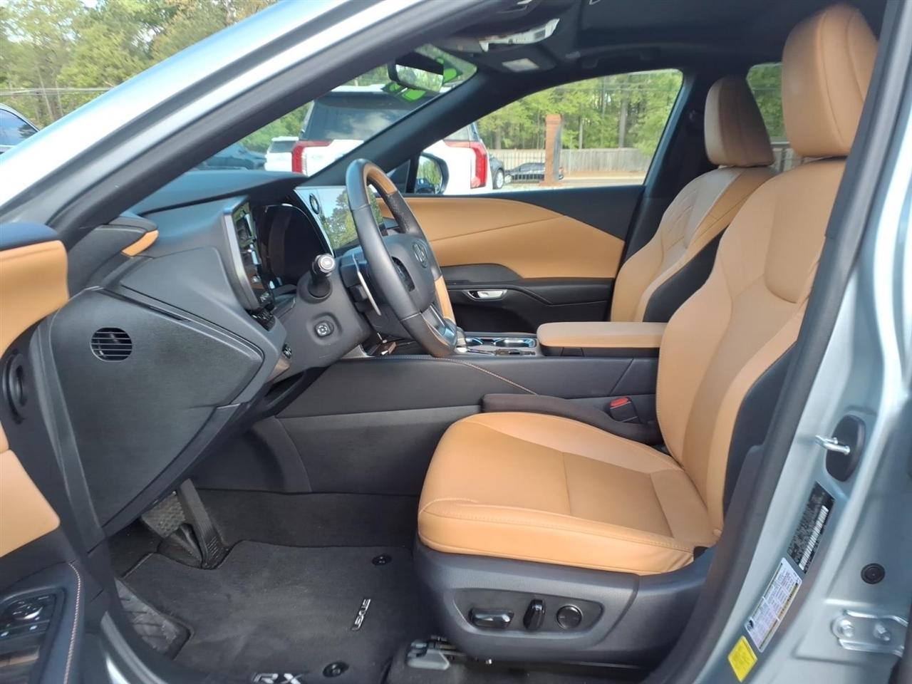 Lexus RX  2024