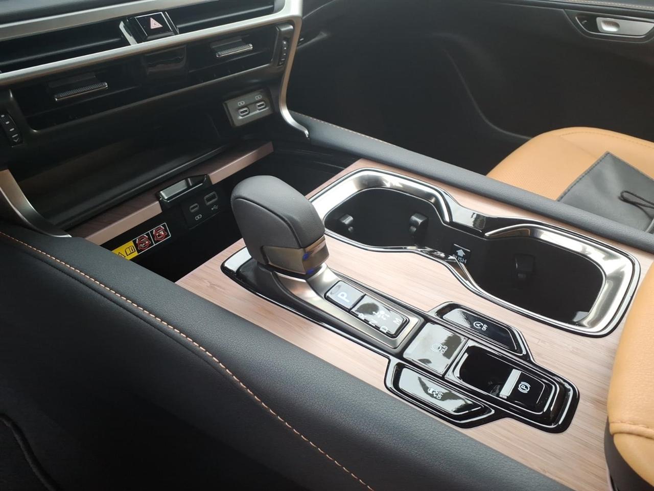 Lexus RX  2025