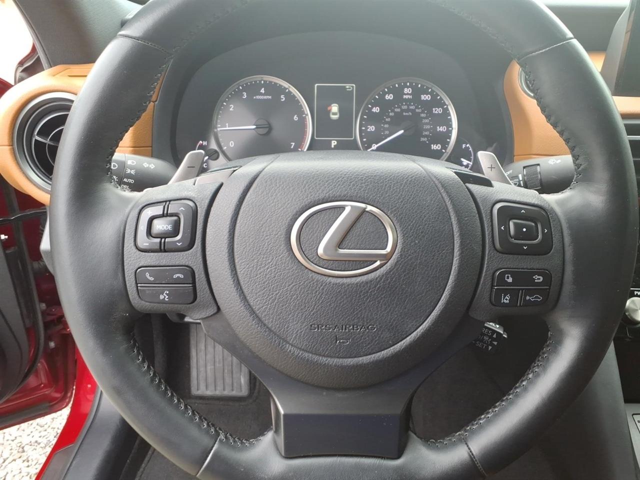 Lexus IS  2023