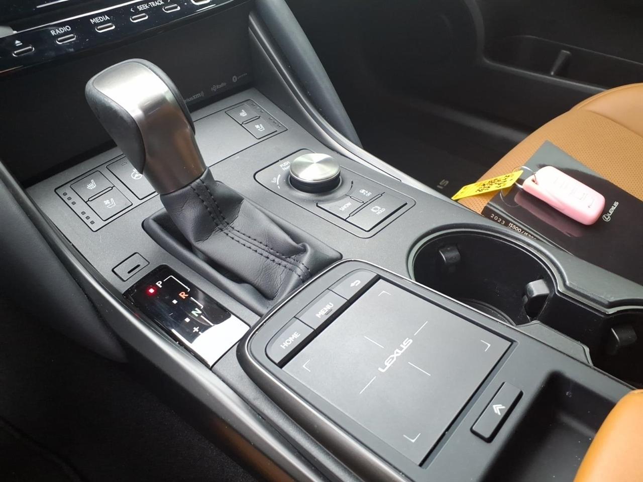 Lexus IS  2023