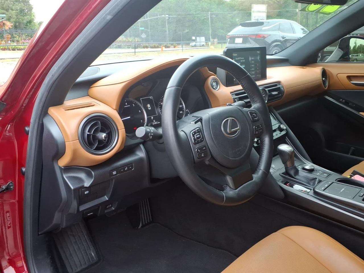 Lexus IS  2023