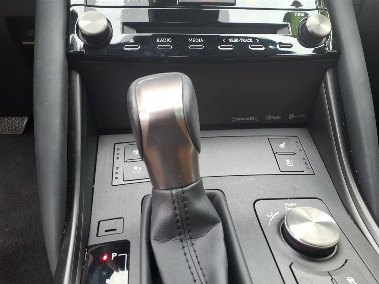 Lexus IS  2023