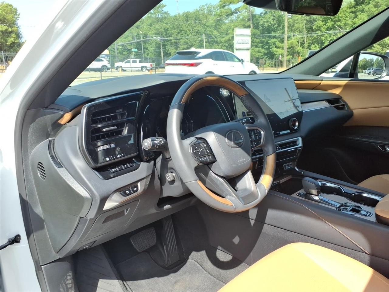 Lexus RX  2024