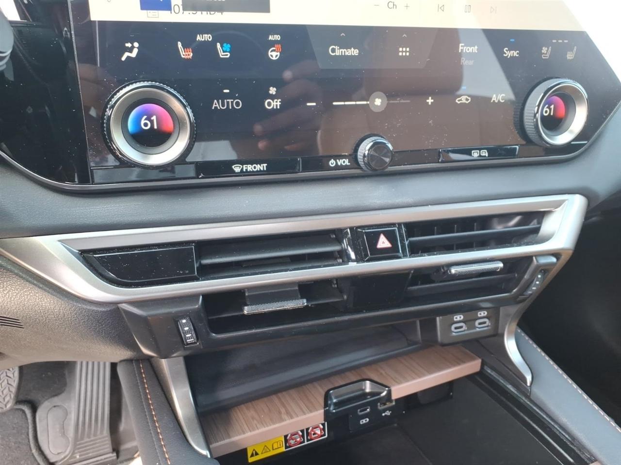 Lexus RX  2024