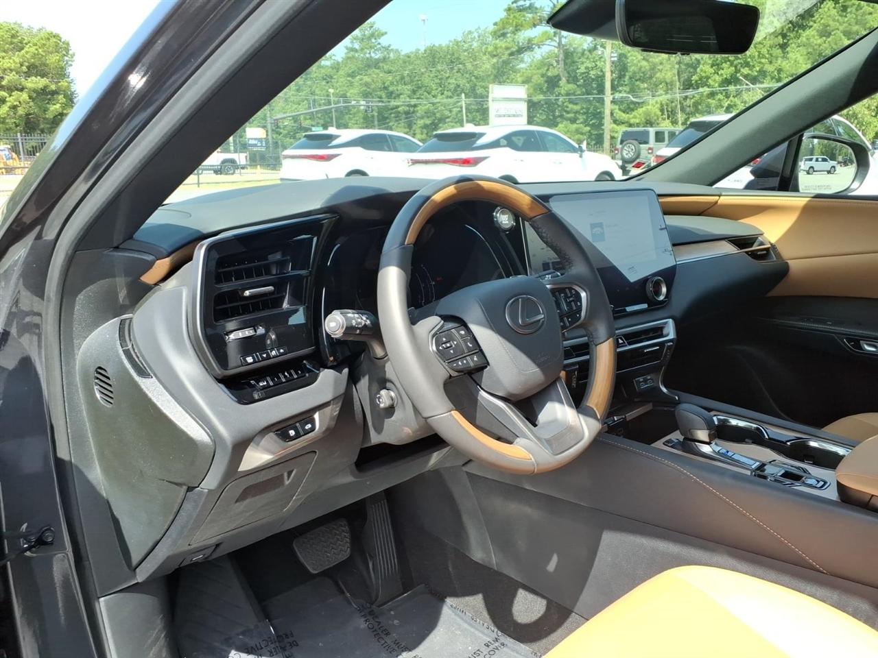 Lexus RX  2024
