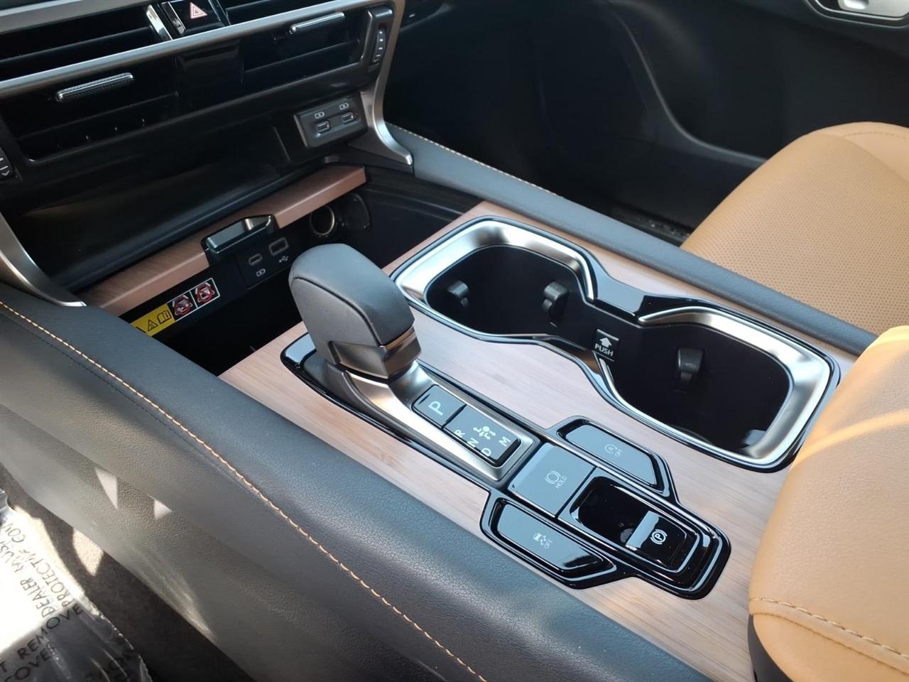 Lexus RX  2025