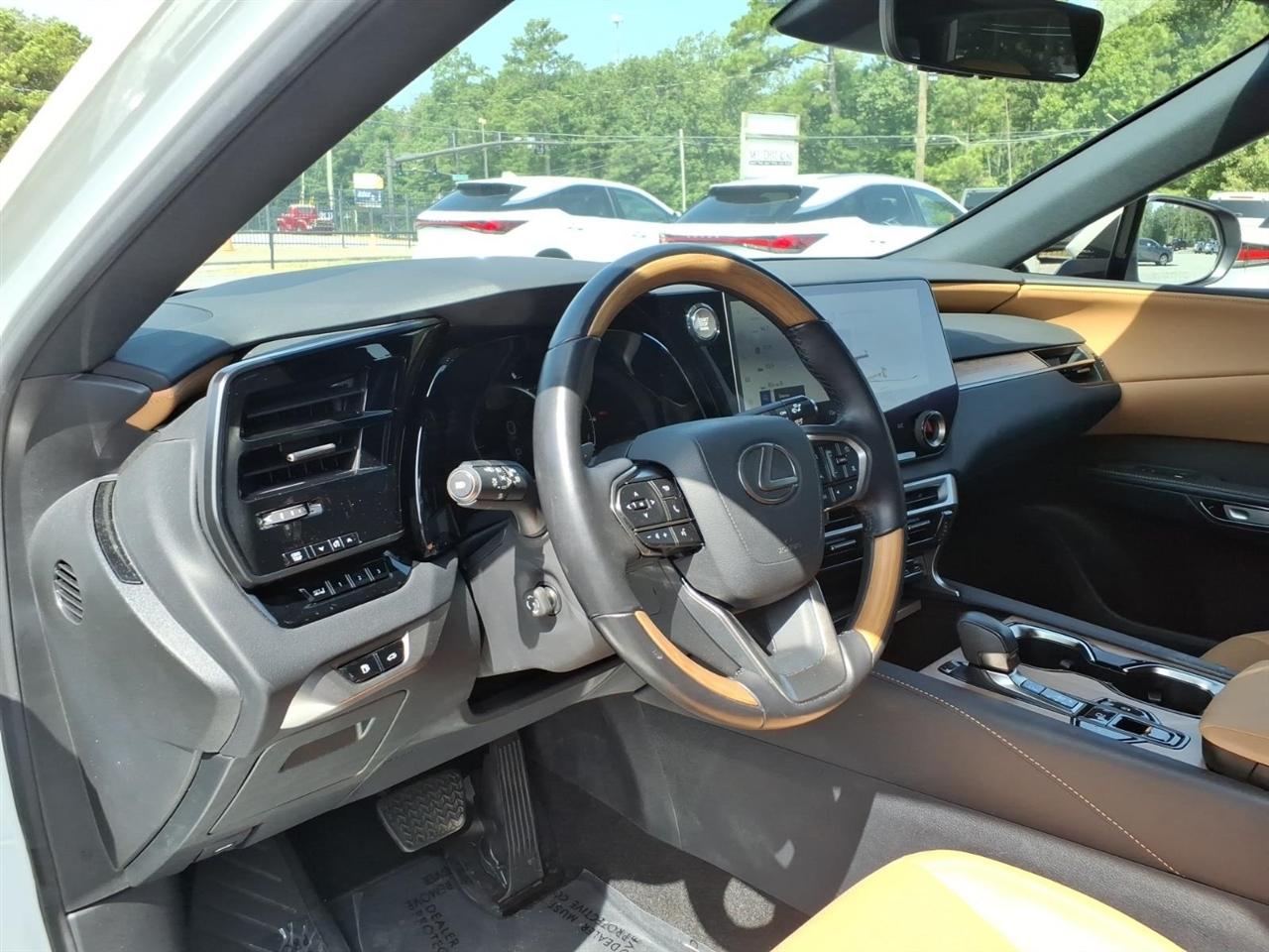 Lexus RX  2024