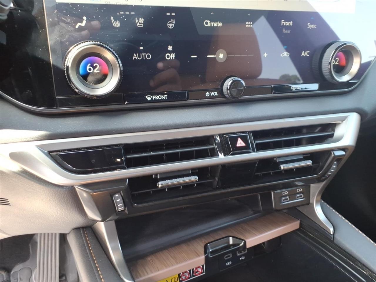 Lexus RX  2024