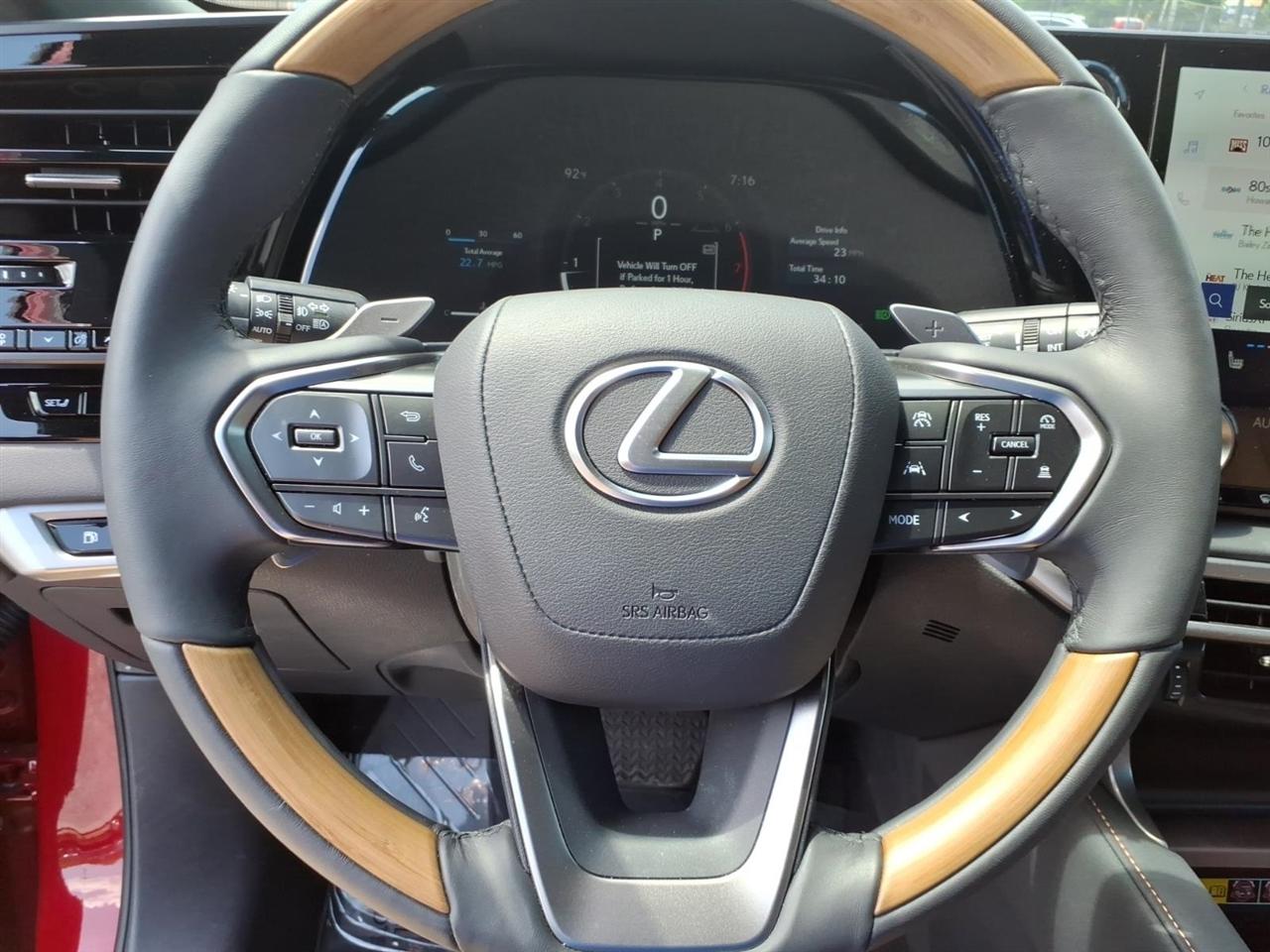 Lexus RX  2025