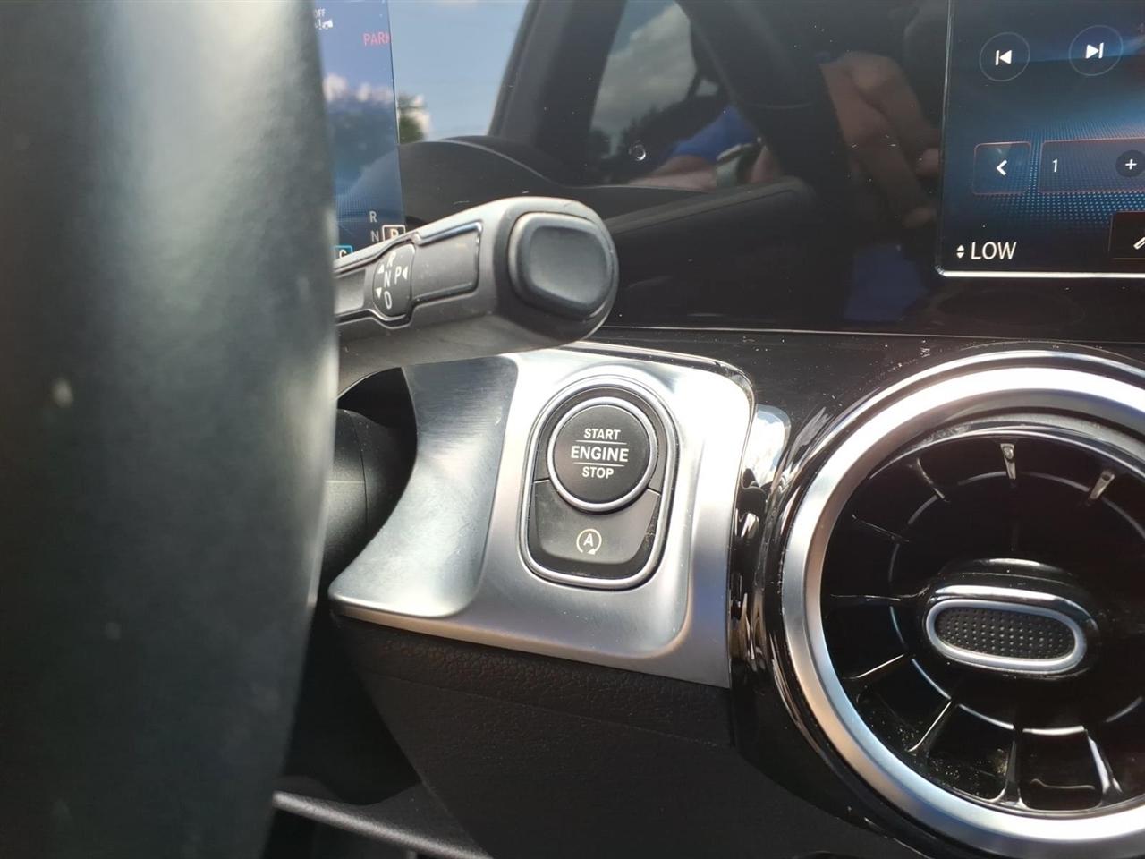 Mercedes-Benz GLB-Class  2023