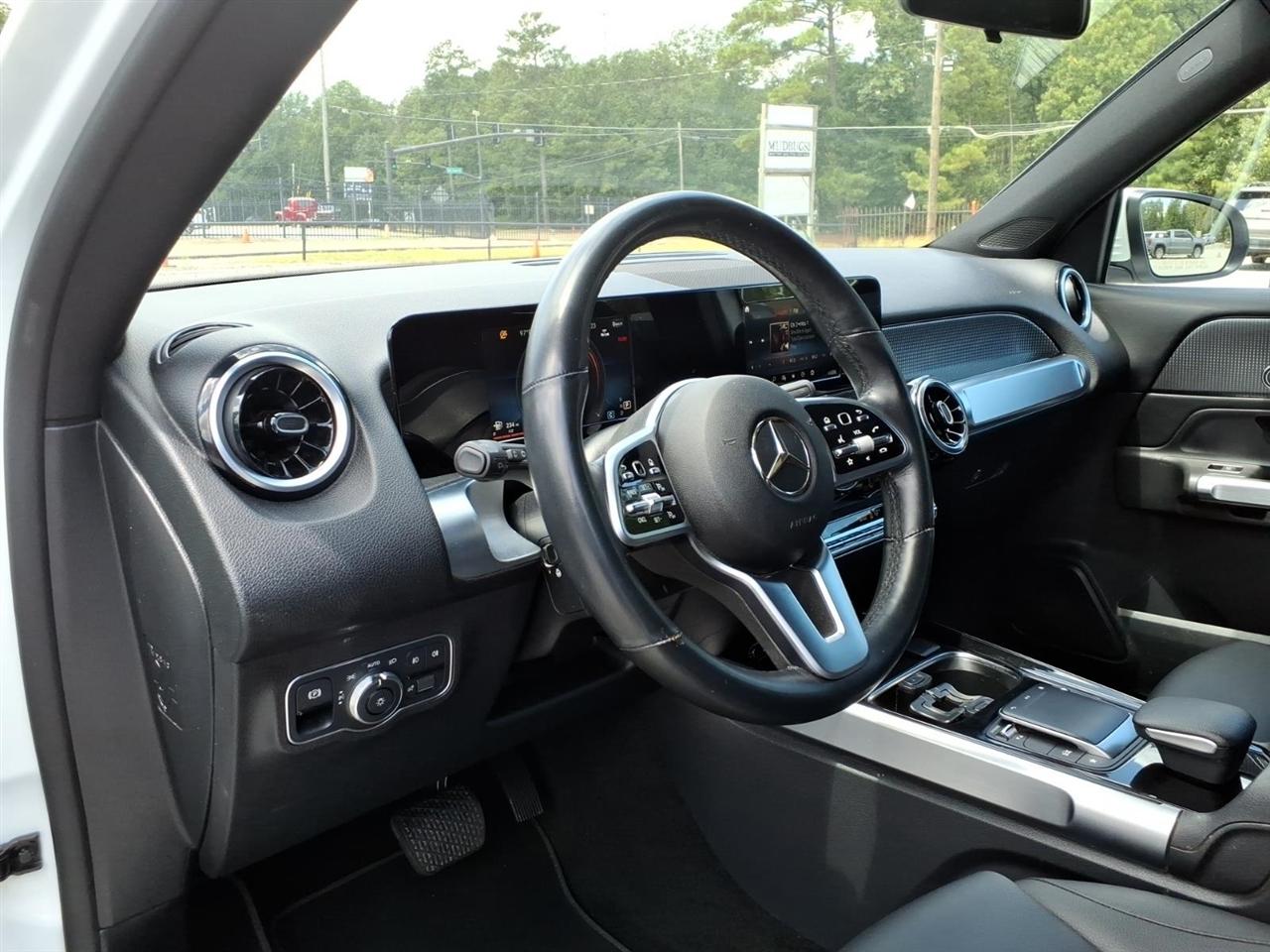 Mercedes-Benz GLB-Class  2023