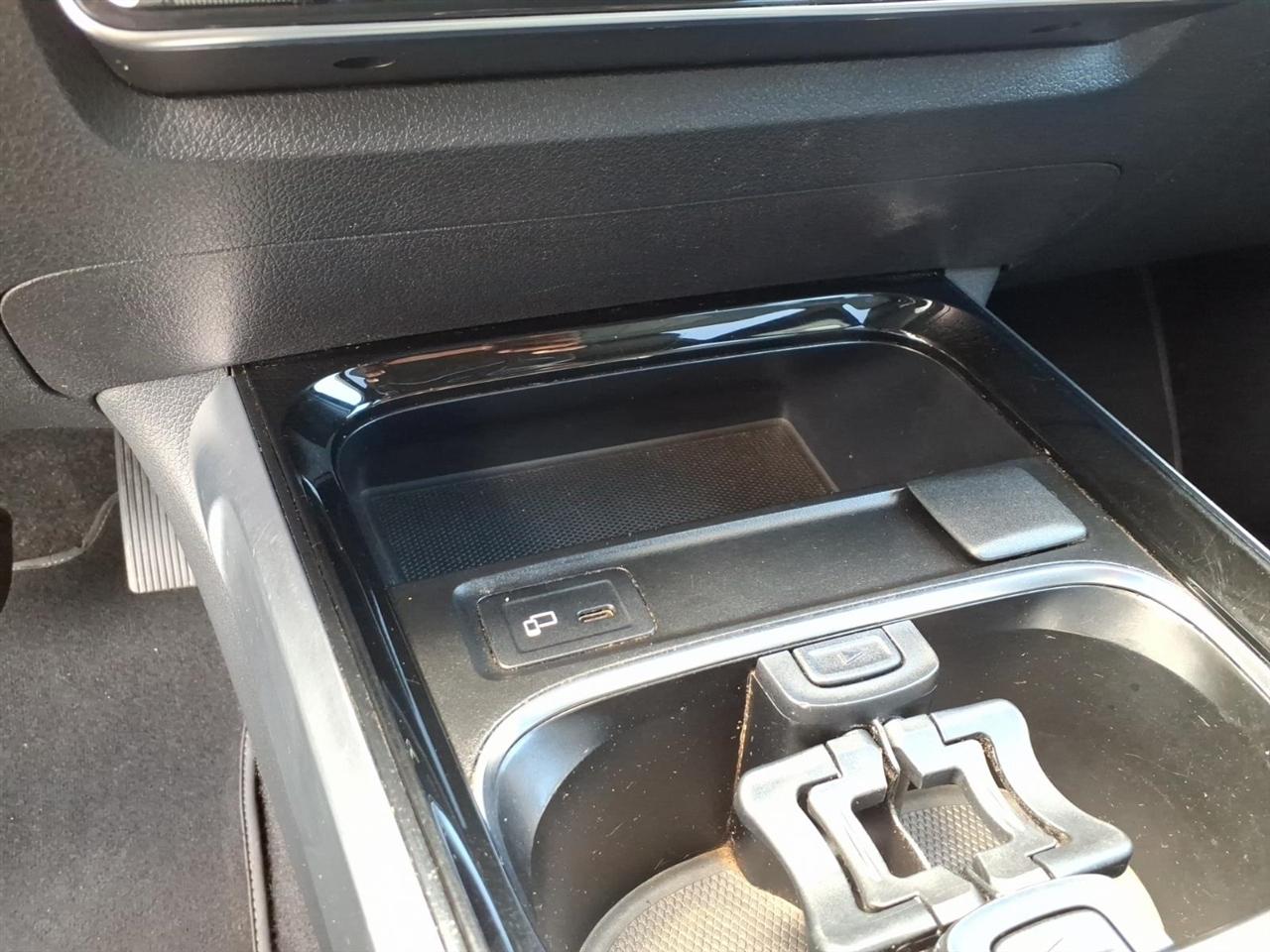Mercedes-Benz GLB-Class  2023