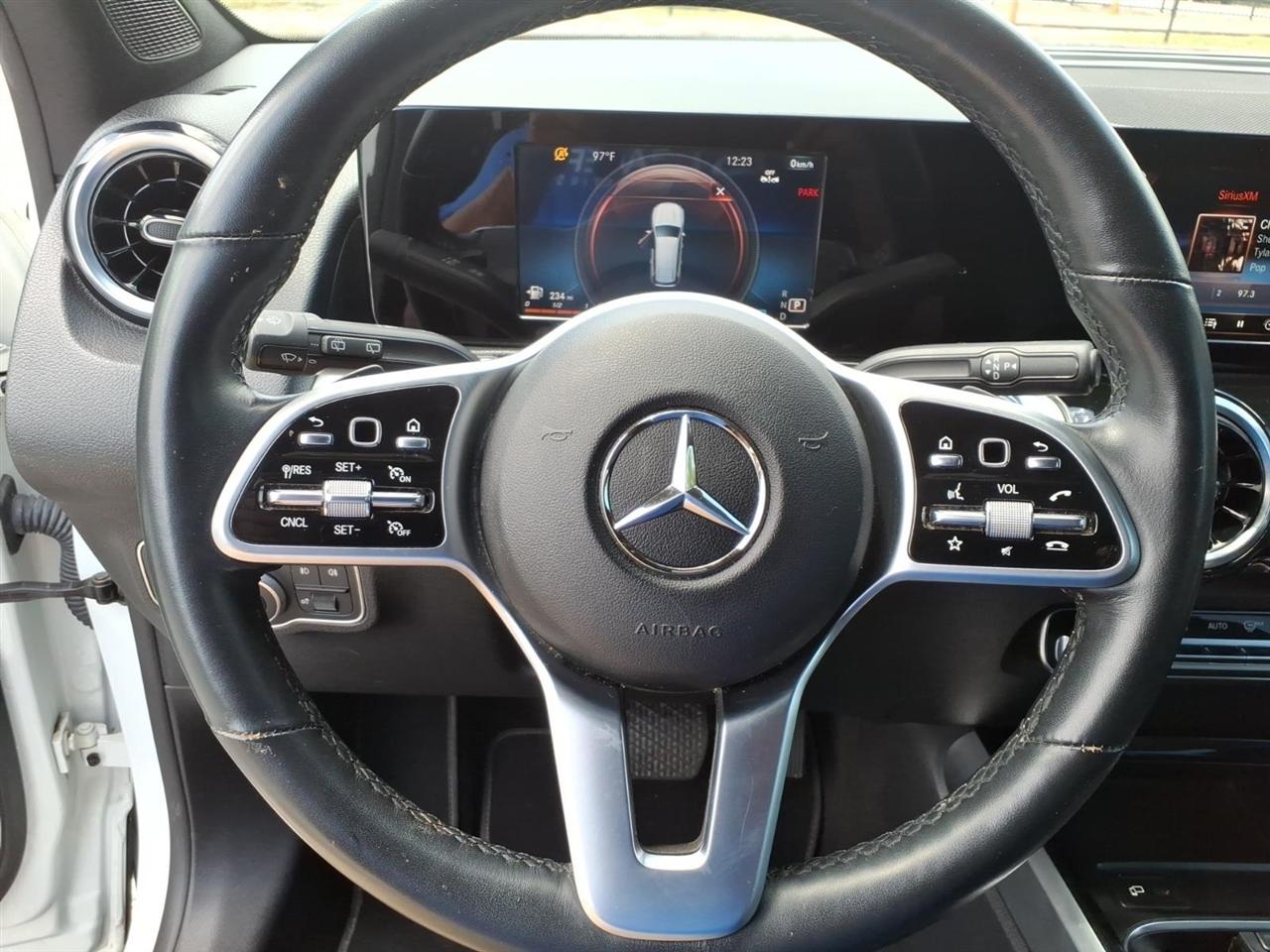 Mercedes-Benz GLB-Class  2023