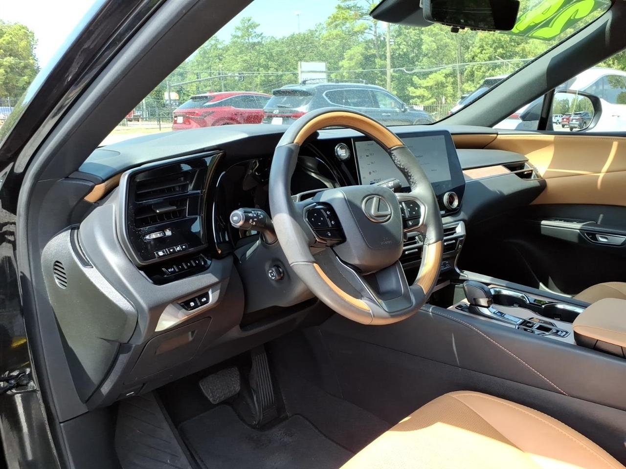 Lexus RX  2024