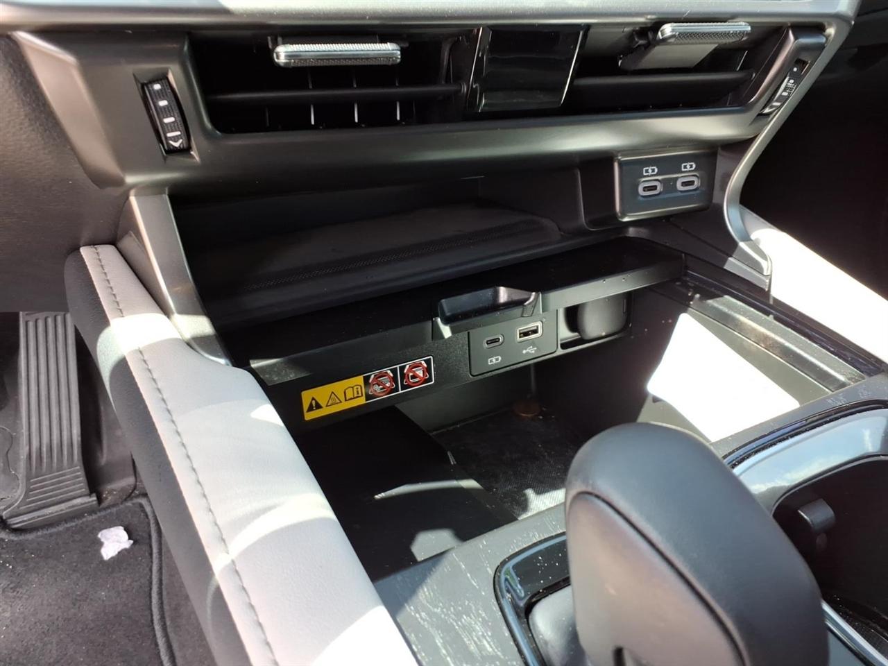Lexus RX  2025