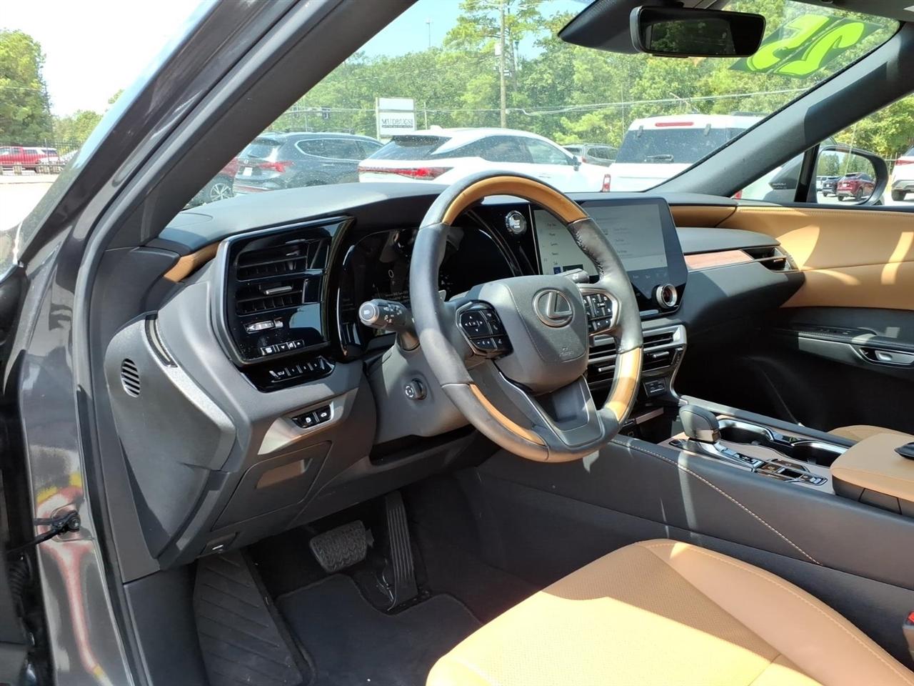 Lexus RX  2025