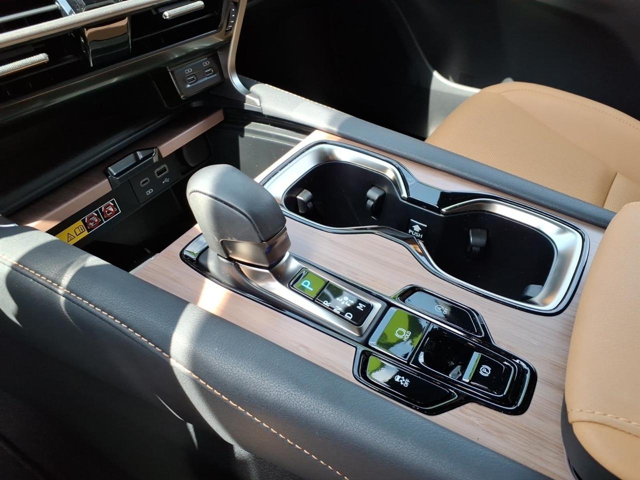 Lexus RX  2025
