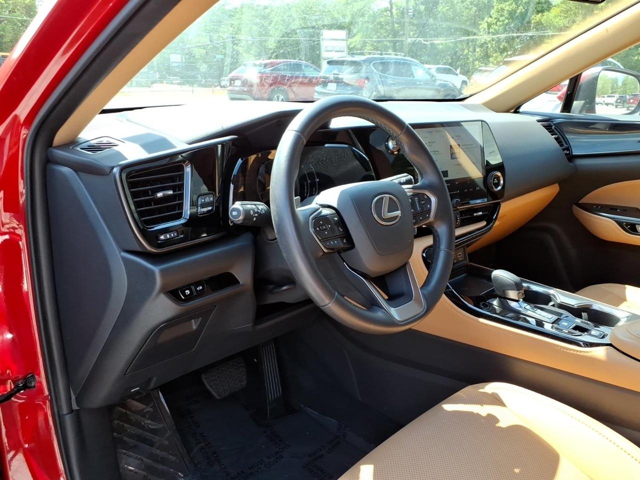 Lexus NX  2025