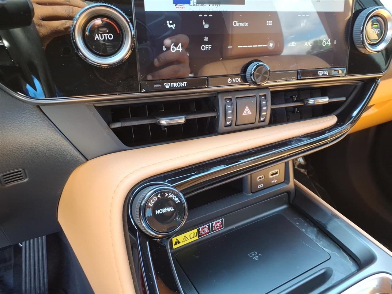 Lexus NX  2025