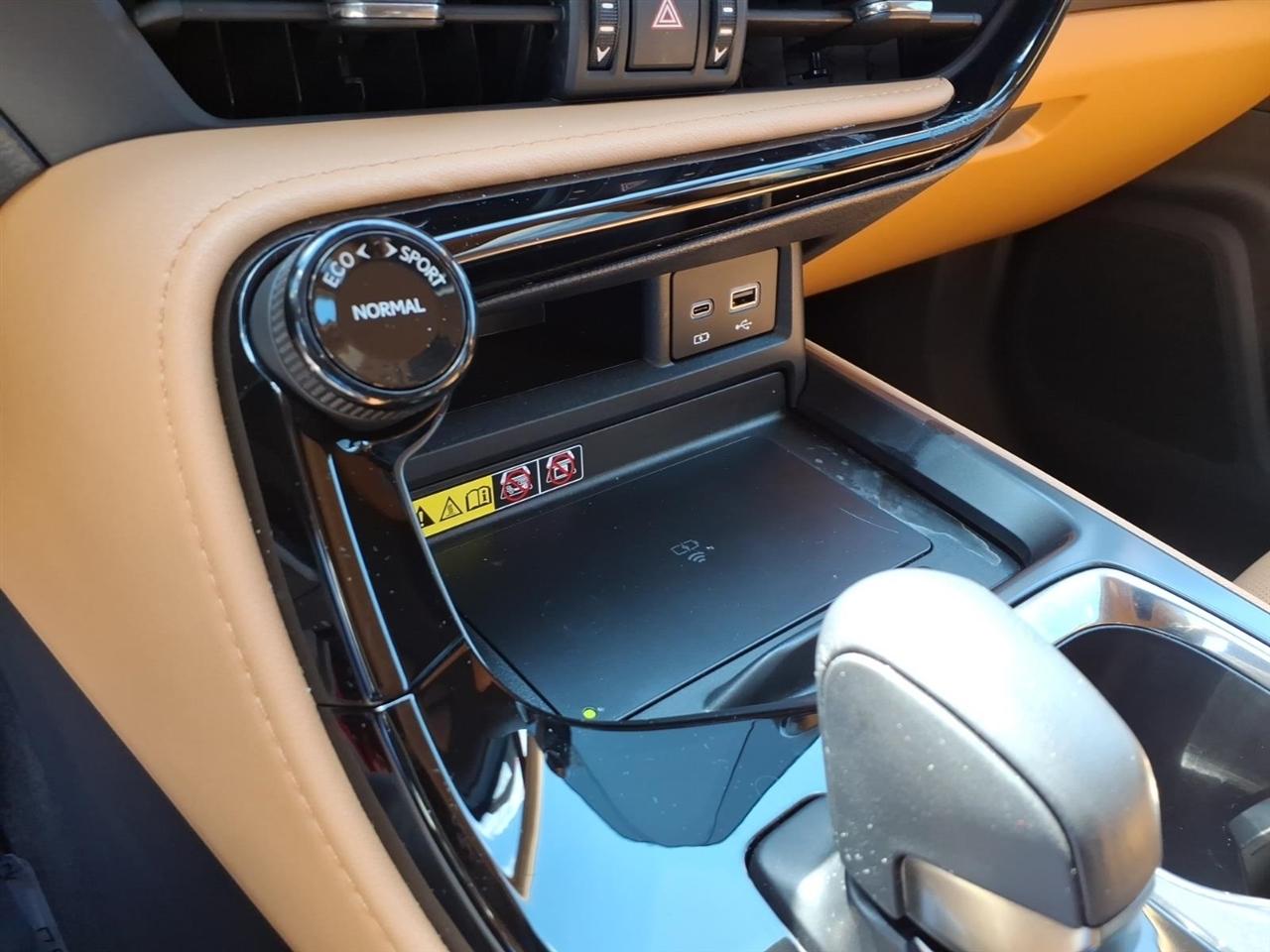 Lexus NX  2025