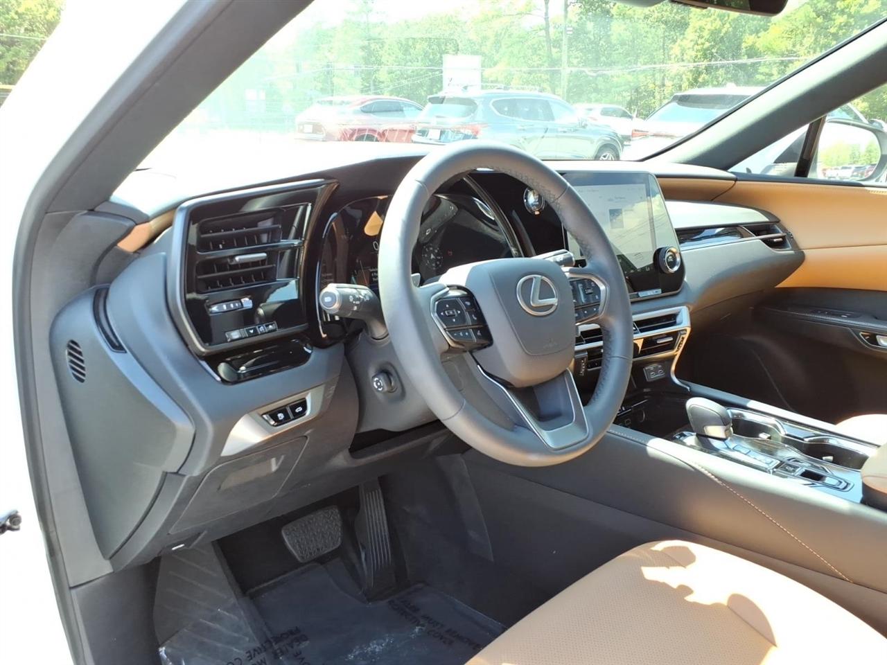 Lexus RX  2025