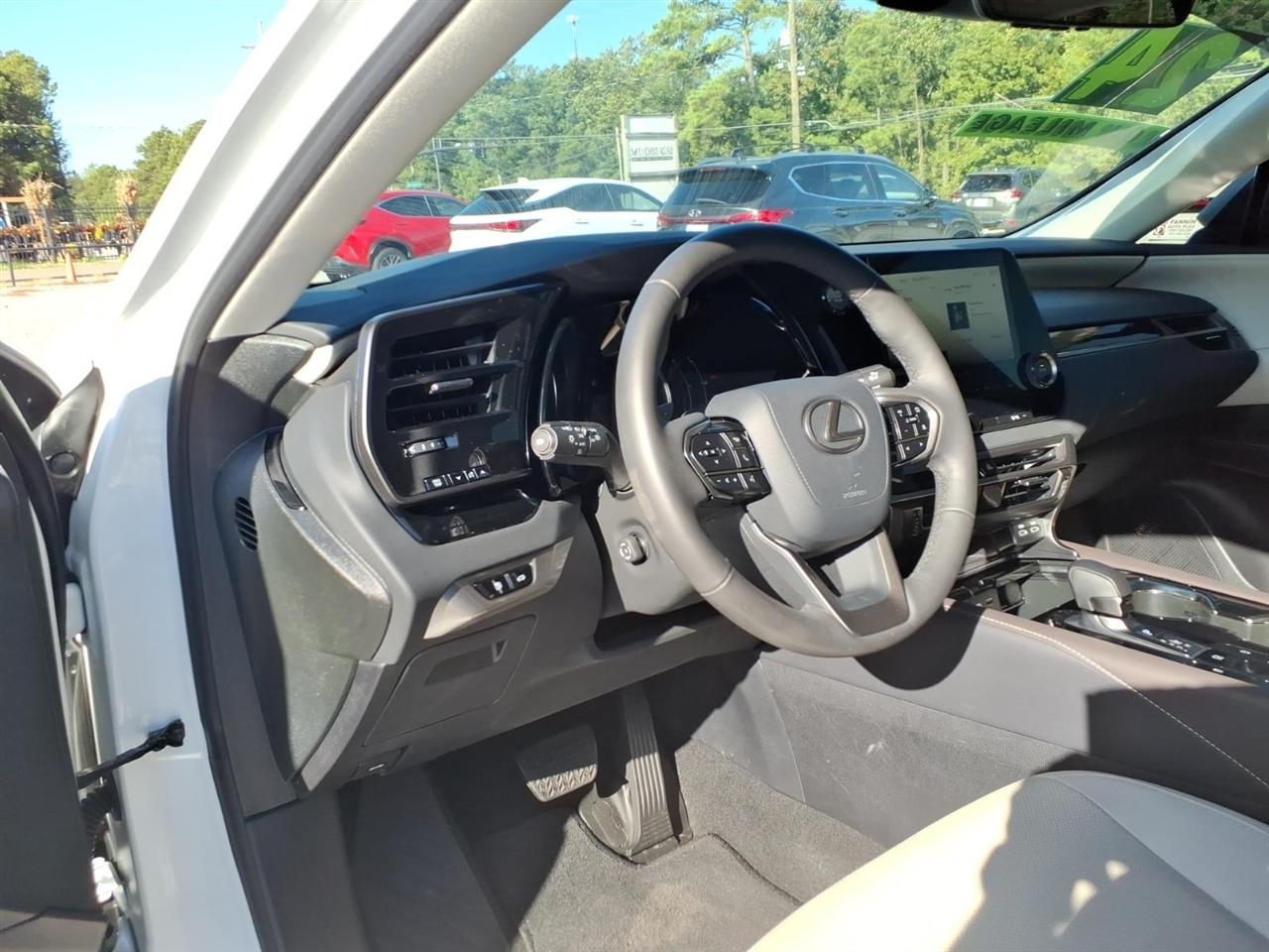 Lexus RX  2024