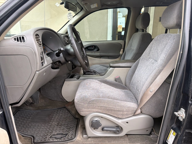 Chevrolet TrailBlazer LS 4WD 2004