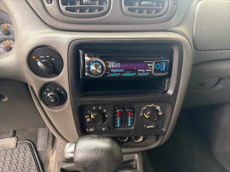 Chevrolet TrailBlazer LS 4WD 2004