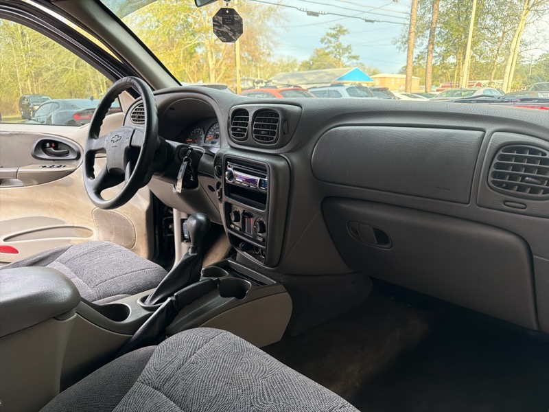 Chevrolet TrailBlazer LS 4WD 2004