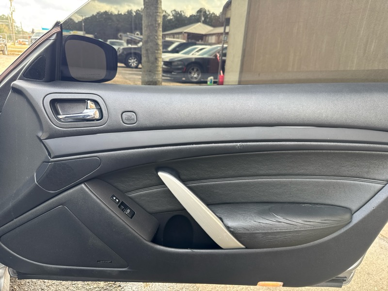 Infiniti G Convertible G37 Sport 6MT 2011