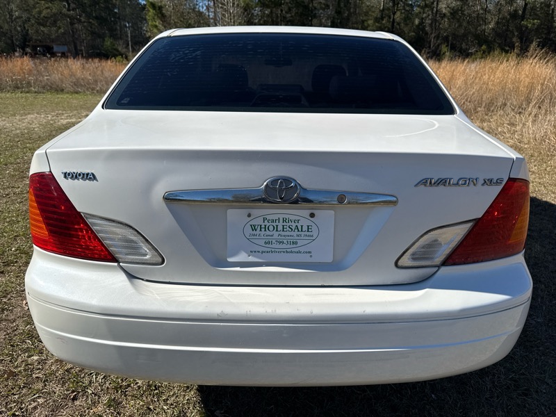 Toyota Avalon XL 2000