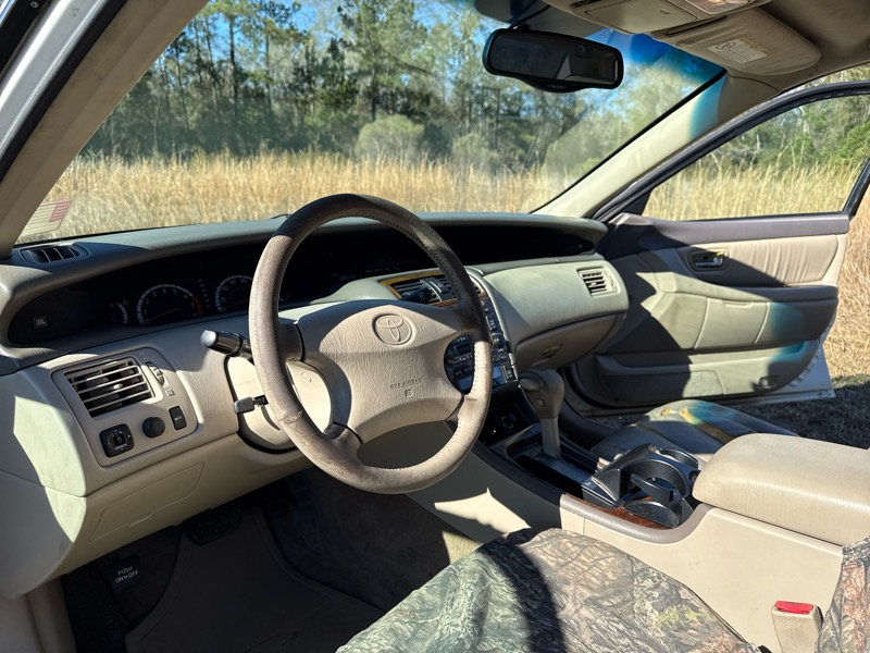 Toyota Avalon XL 2000