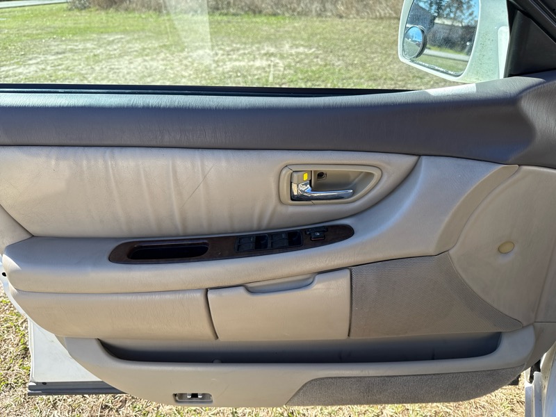 Toyota Avalon XL 2000