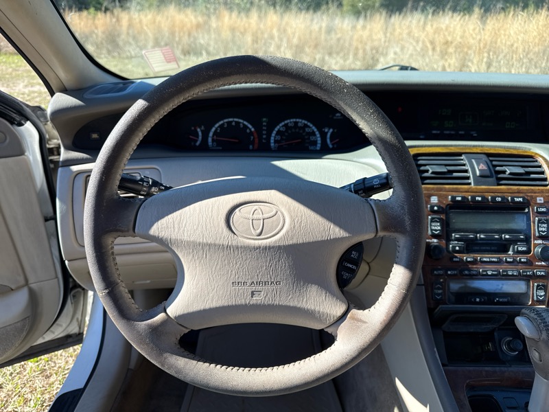 Toyota Avalon XL 2000