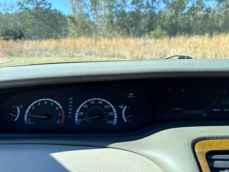 Toyota Avalon XL 2000