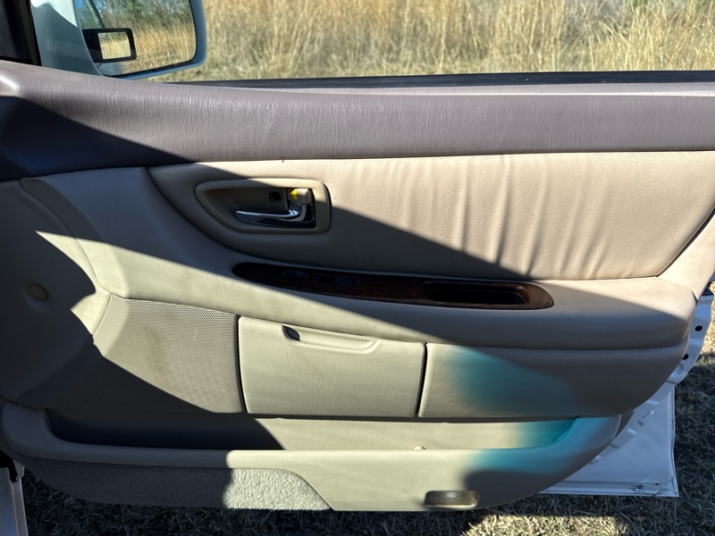 Toyota Avalon XL 2000