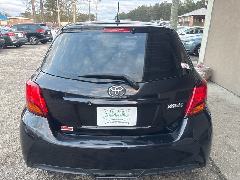 Toyota Yaris LE 5-Door AT 2015