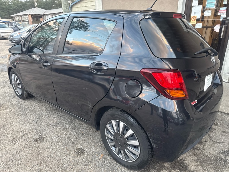 Toyota Yaris LE 5-Door AT 2015